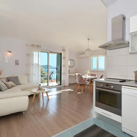 Mar Deluxe No 3 شقة *