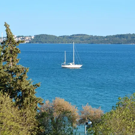 Mar Deluxe No 3 شقة تروغير